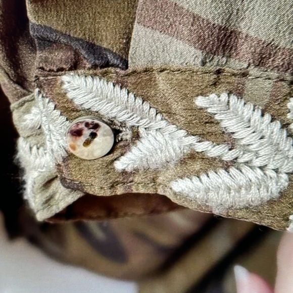 JOHNNY WAS EMBROIDERED CAMOUFLAGE TOP - Picture 7 of 12